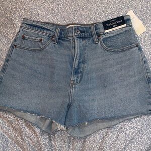 A&F The Mom Short, Curve Love